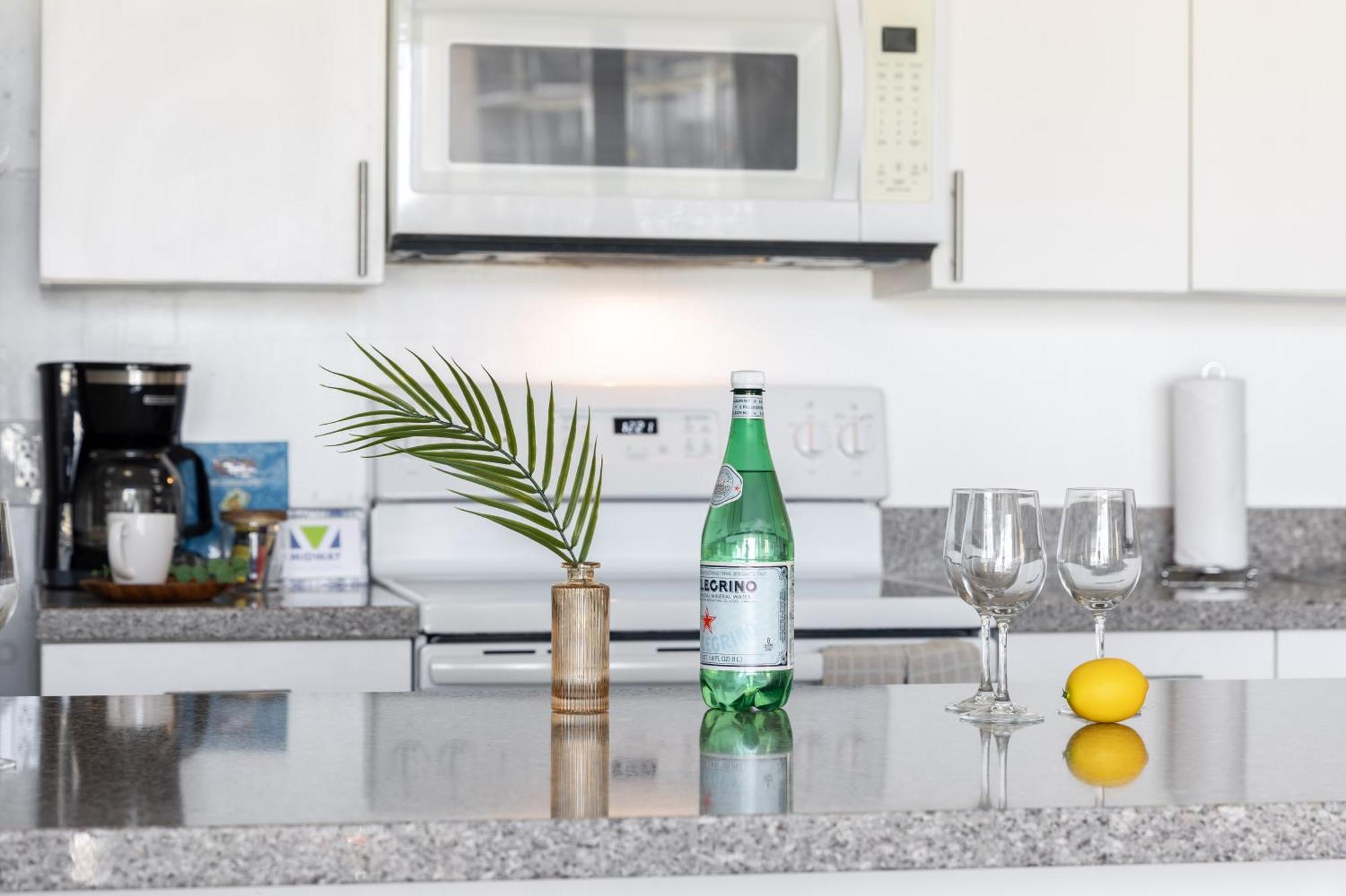 Aloha Vibes With Ocean Views, Near Beach & Parking! Honolulu Exteriör bild